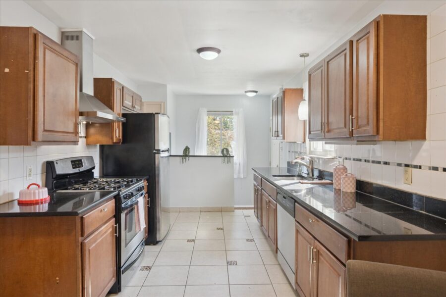 8425-Wormer-Ave-Dearborn-Heights-MI-48127-Leslie_E_Martin_Real_Estate-19