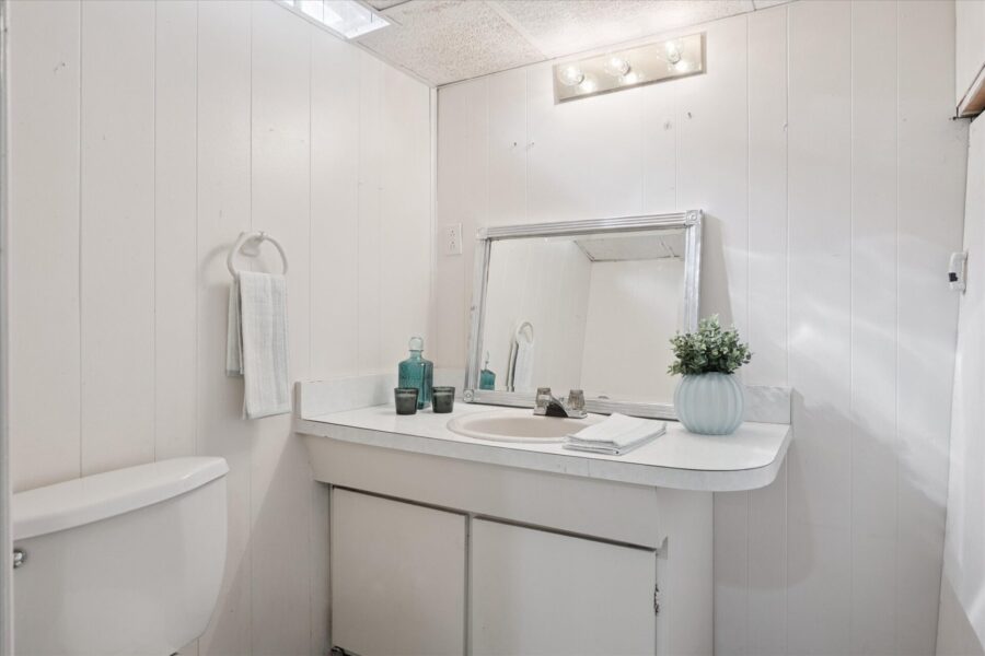 8425-Wormer-Ave-Dearborn-Heights-MI-48127-Leslie_E_Martin_Real_Estate-34