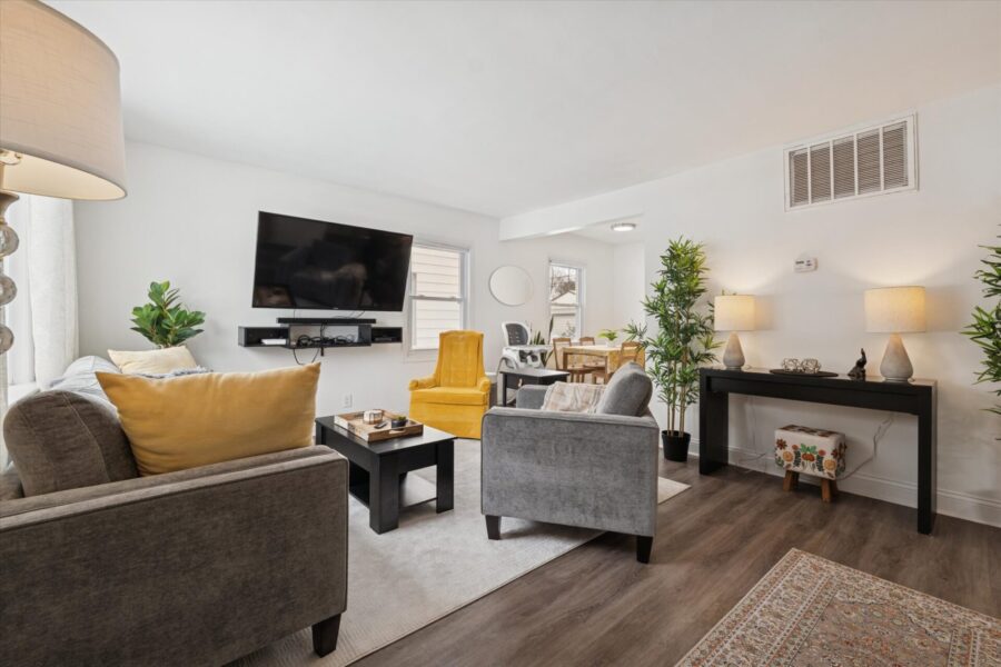 Living Room 4 -1004 E Otis Ave Hazel Park, MI 48030-Leslie E. Martin