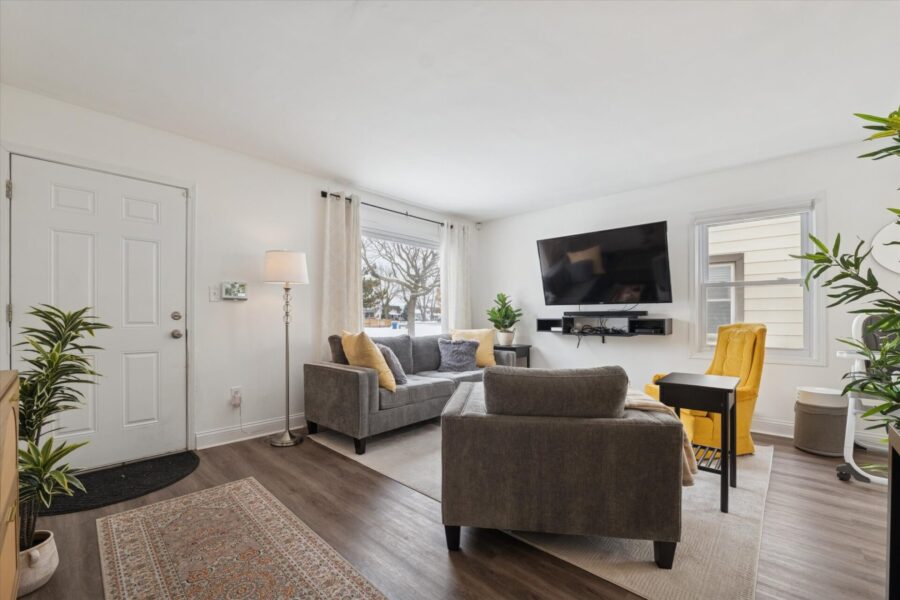 Living Room 3 -1004 E Otis Ave Hazel Park, MI 48030-Leslie E. Martin