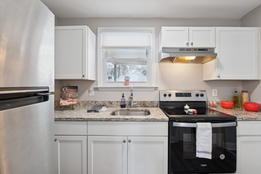 Kitchen 2 -1004 E Otis Ave Hazel Park, MI 48030-Leslie E. Martin