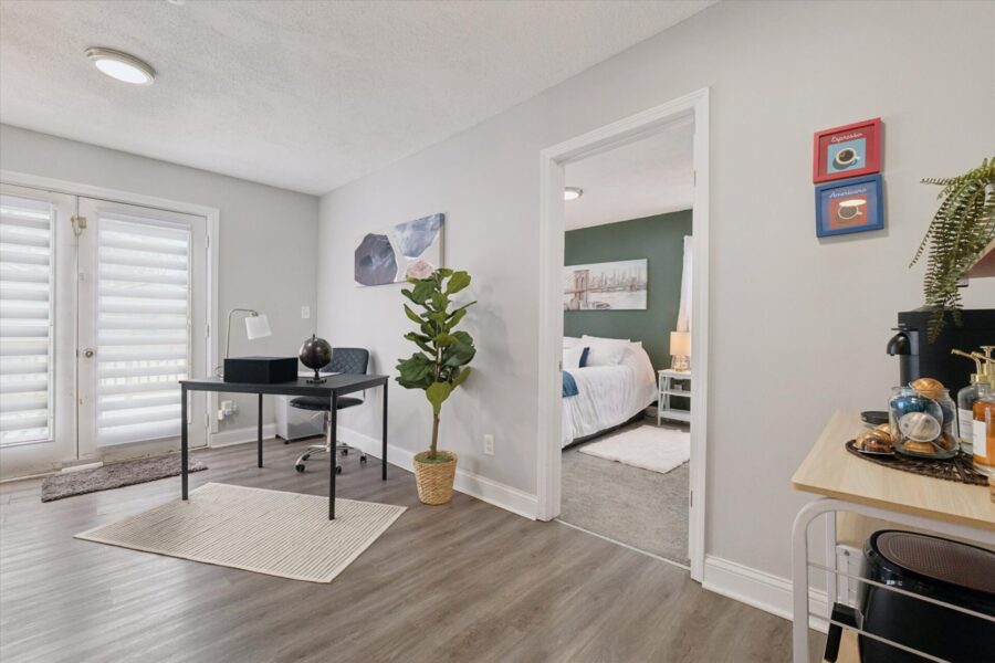 Bonus Room 3 -1004 E Otis Ave Hazel Park, MI 48030-Leslie E. Martin