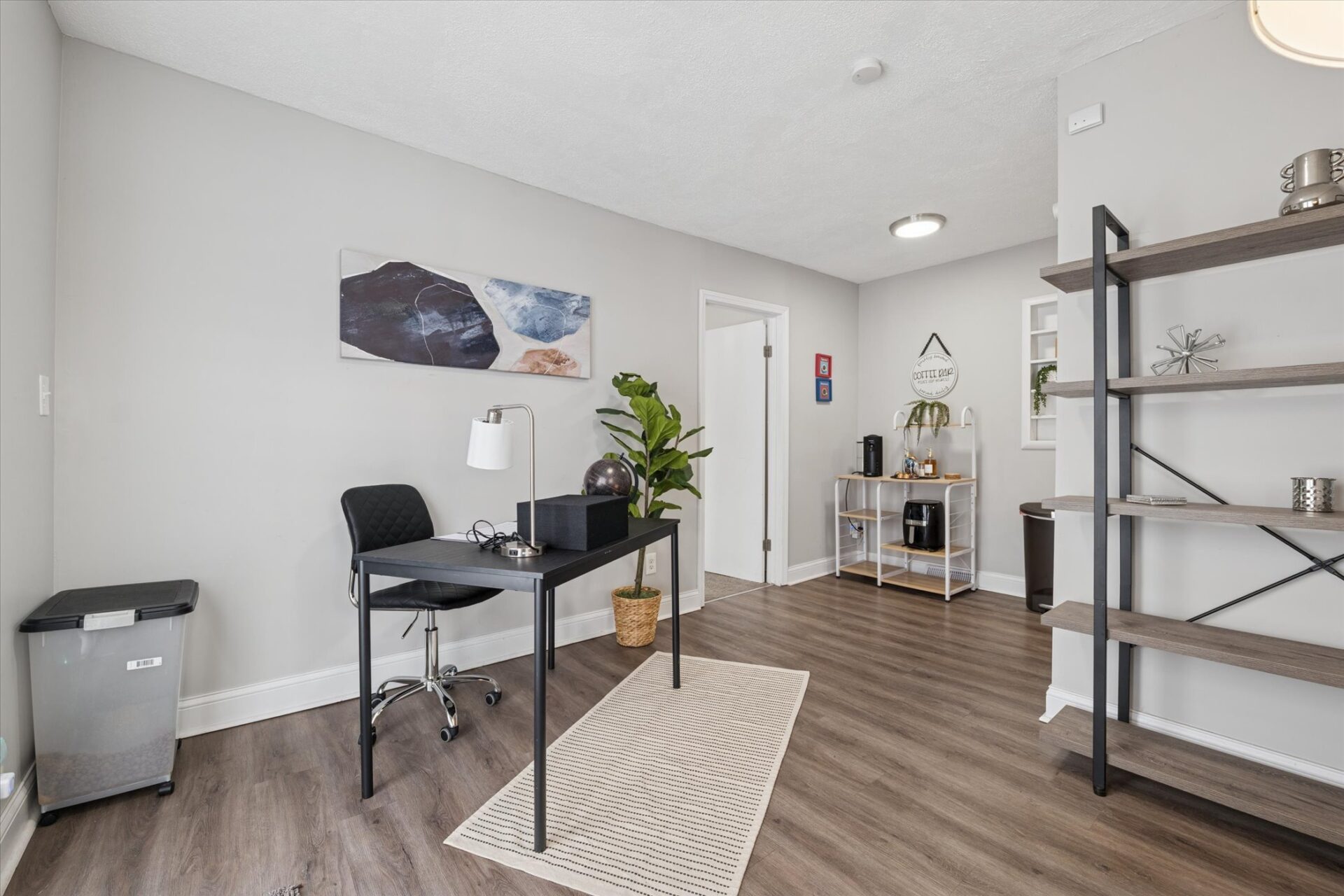 Bonus Room 2 -1004 E Otis Ave Hazel Park, MI 48030-Leslie E. Martin