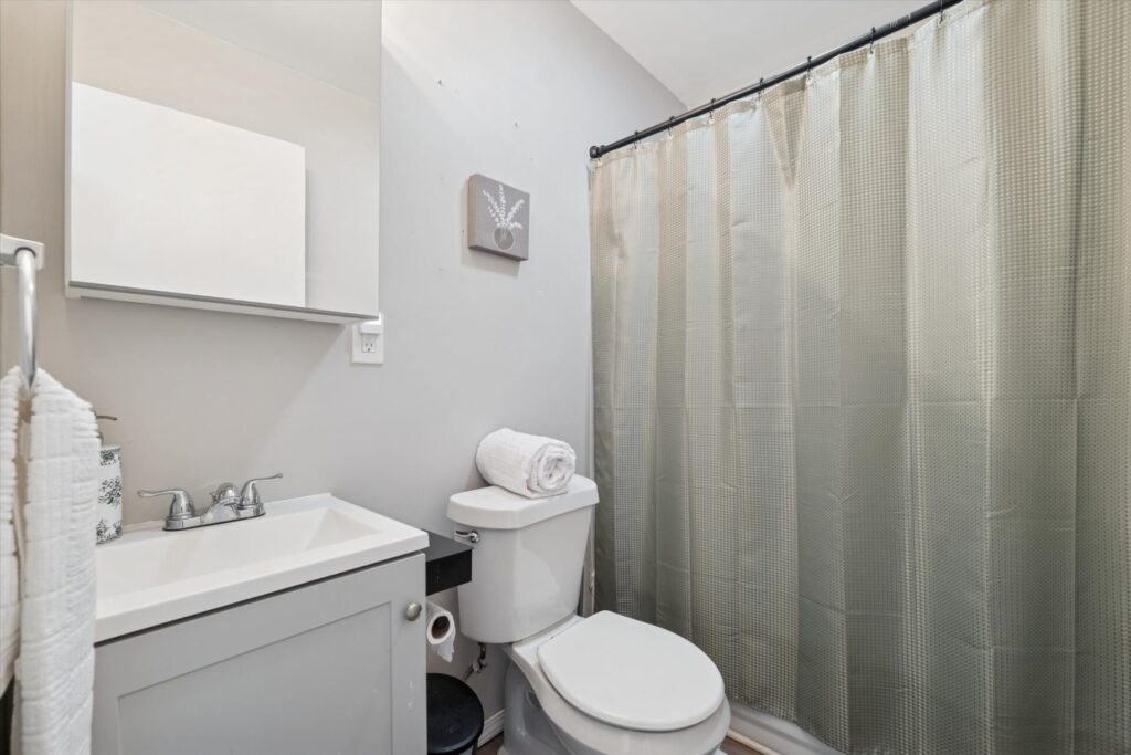 Bathroom-1004 E Otis Ave Hazel Park, MI 48030-Leslie E. Martin