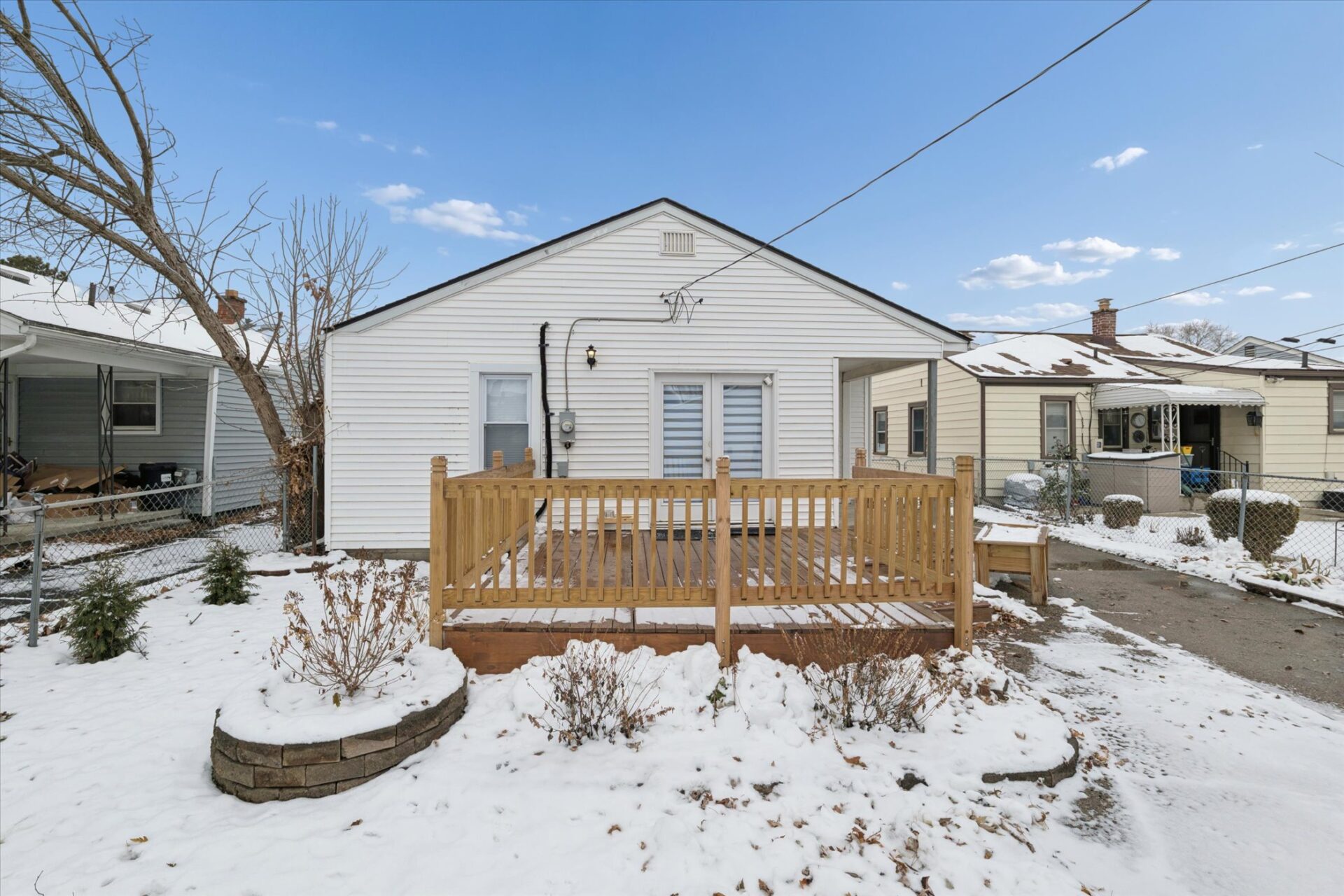 Full-Deck-1004 E Otis Ave Hazel Park, MI 48030-Leslie E. Martin