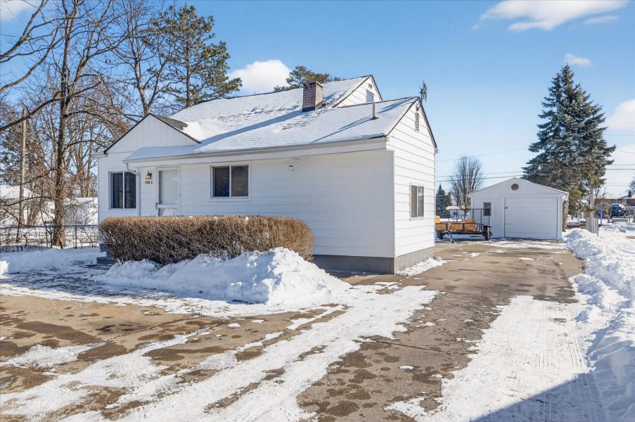 04-47816-Jefferson-Ave-Chesterfield Township, MI 48047-Leslie E Martin Realtor®