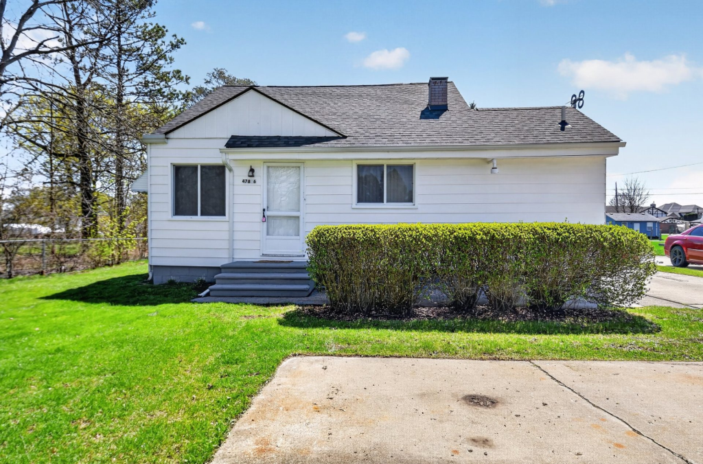 Exterior2 - 47816 Jefferson Ave - Chesterfield Township