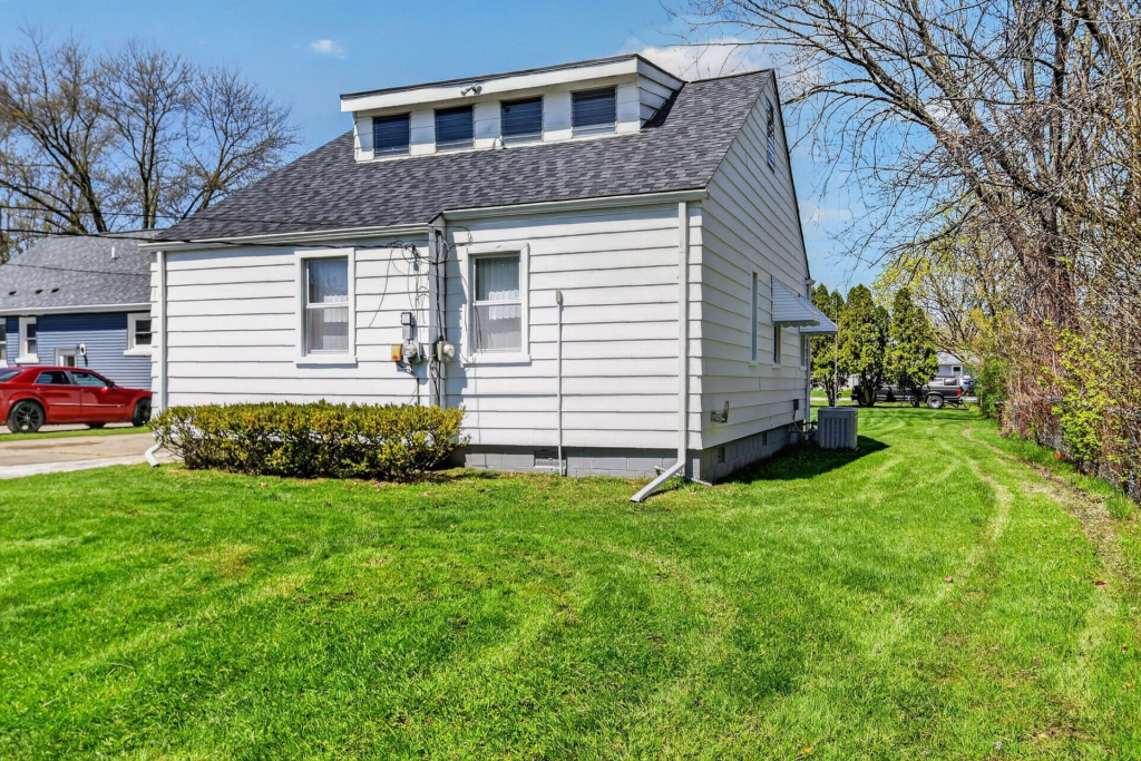 Exterior back3 - 47816 Jefferson Ave - Chesterfield Township