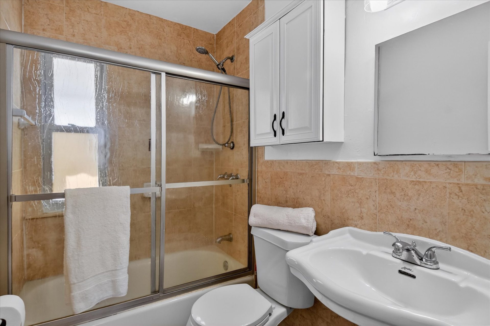 Bathroom-47816-Jefferson-Ave-Chesterfield Township, MI 48047-Leslie E Martin Realtor®