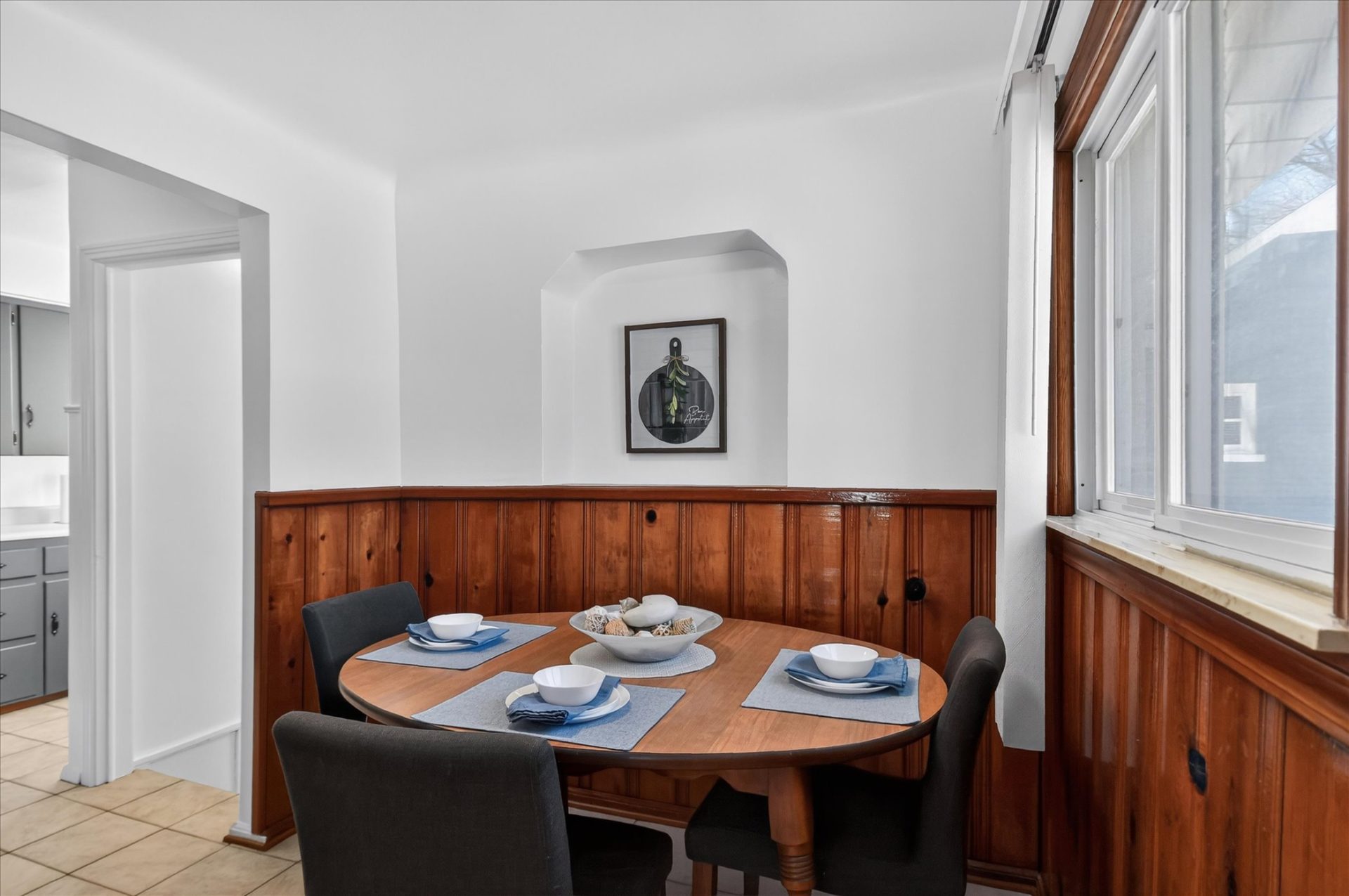 Dining Area 1-47816-Jefferson-Ave-Chesterfield Township, MI 48047-Leslie E Martin Realtor®