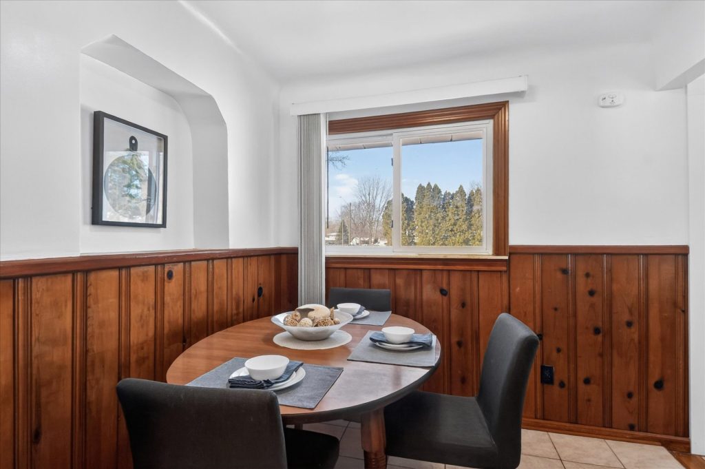 Dining Area 2-47816-Jefferson-Ave-Chesterfield Township, MI 48047-Leslie E Martin Realtor®