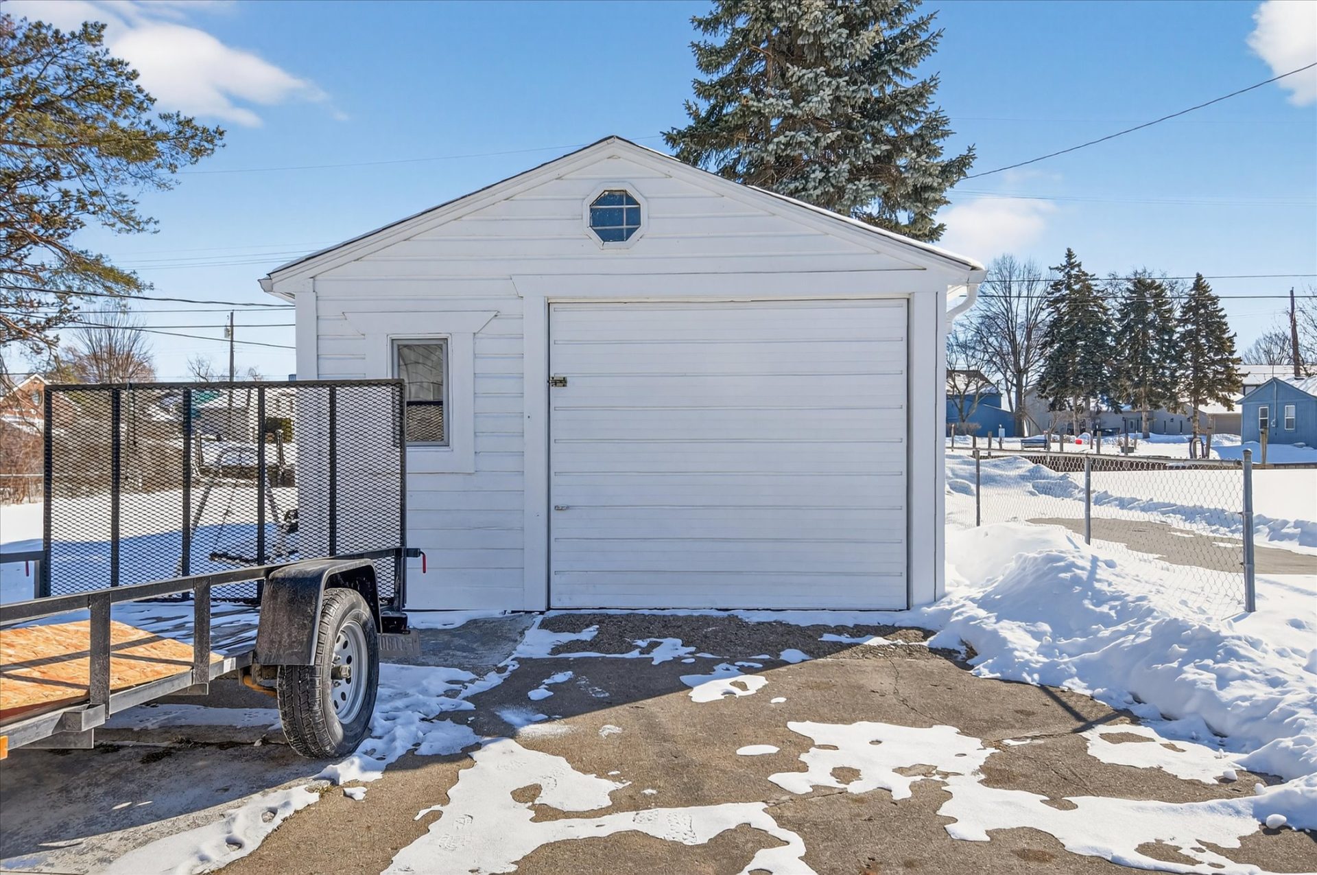 Garage-47816-Jefferson-Ave-Chesterfield Township, MI 48047-Leslie E Martin Realtor®