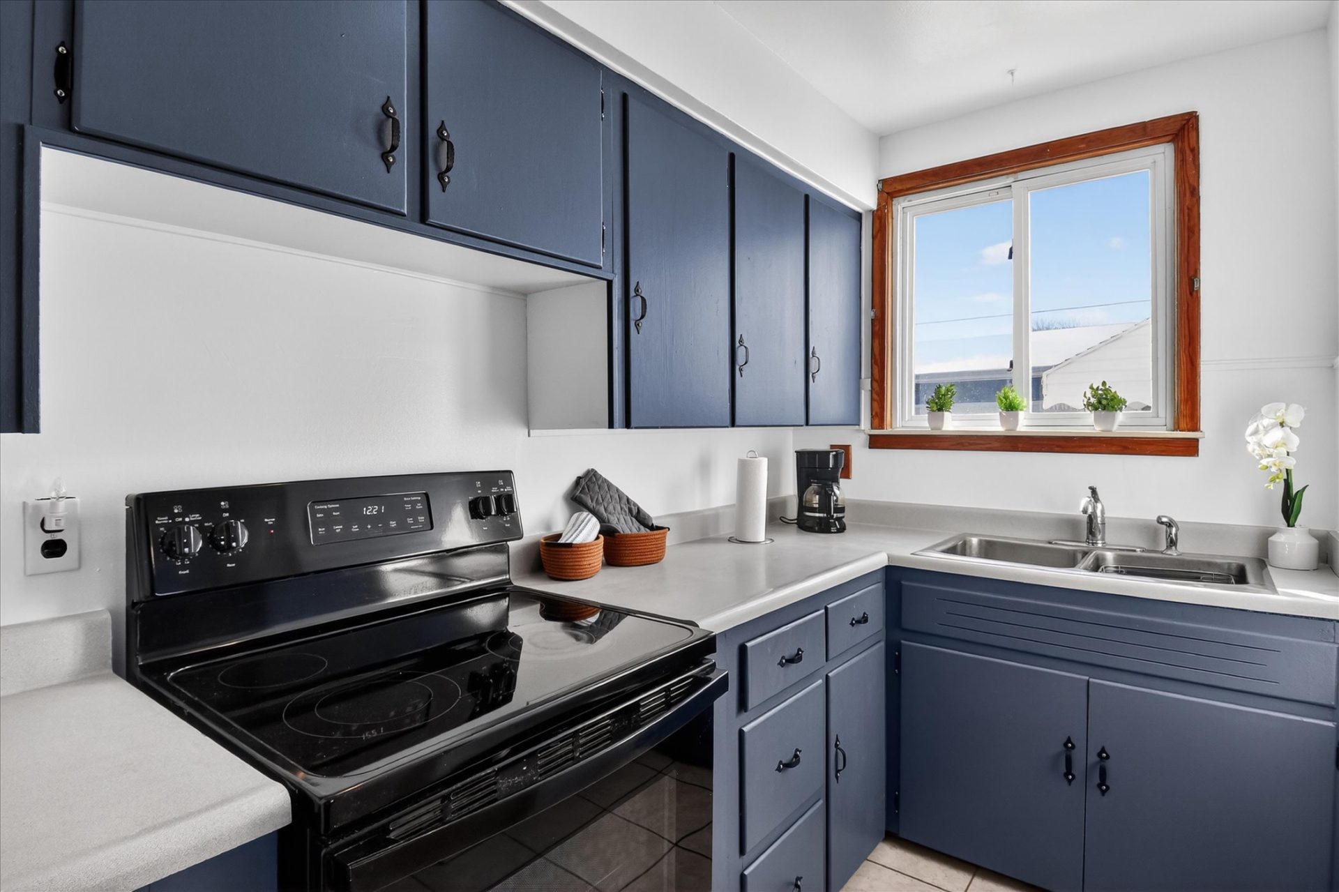 Kitchen 1-47816-Jefferson-Ave-Chesterfield Township, MI 48047-Leslie E Martin Realtor®