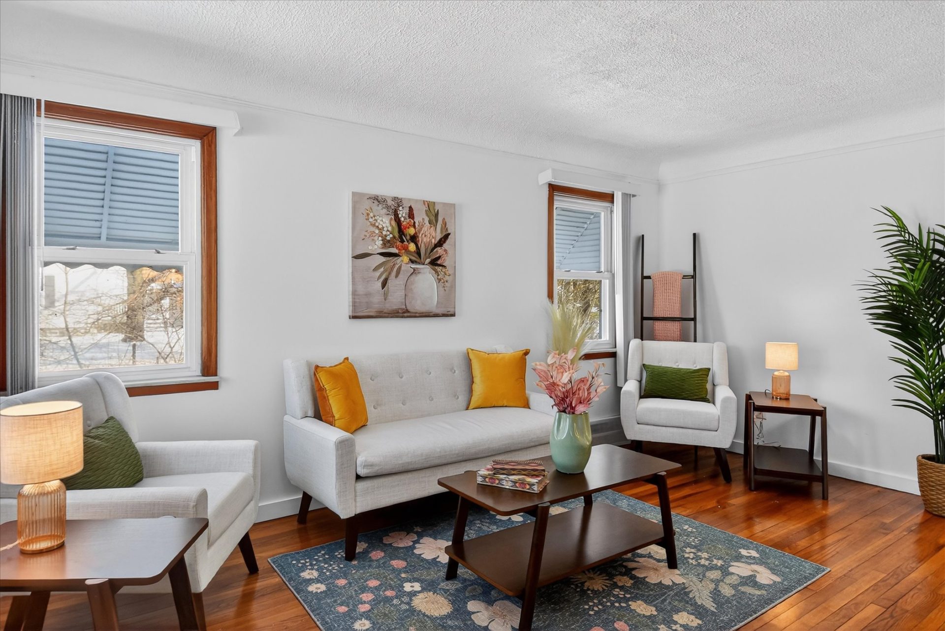 Living Room 1-47816-Jefferson-Ave-Chesterfield Township, MI 48047-Leslie E Martin Realtor®