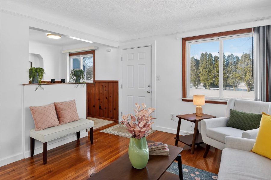 Living Room 2-47816-Jefferson-Ave-Chesterfield Township, MI 48047-Leslie E Martin Realtor®