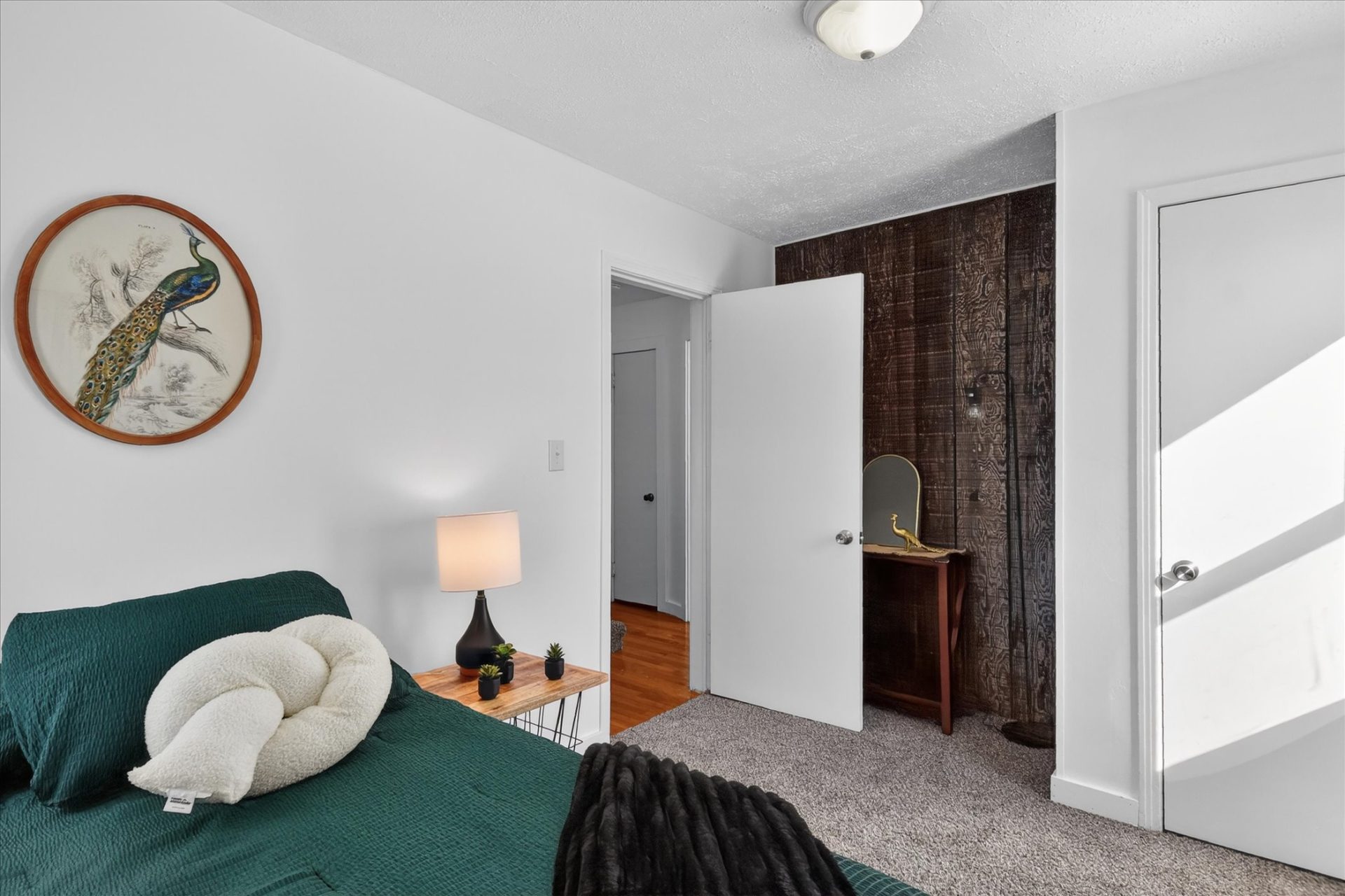 Primary-Bedroom-2-47816-Jefferson-Ave-Chesterfield Township, MI 48047-Leslie E Martin Realtor®