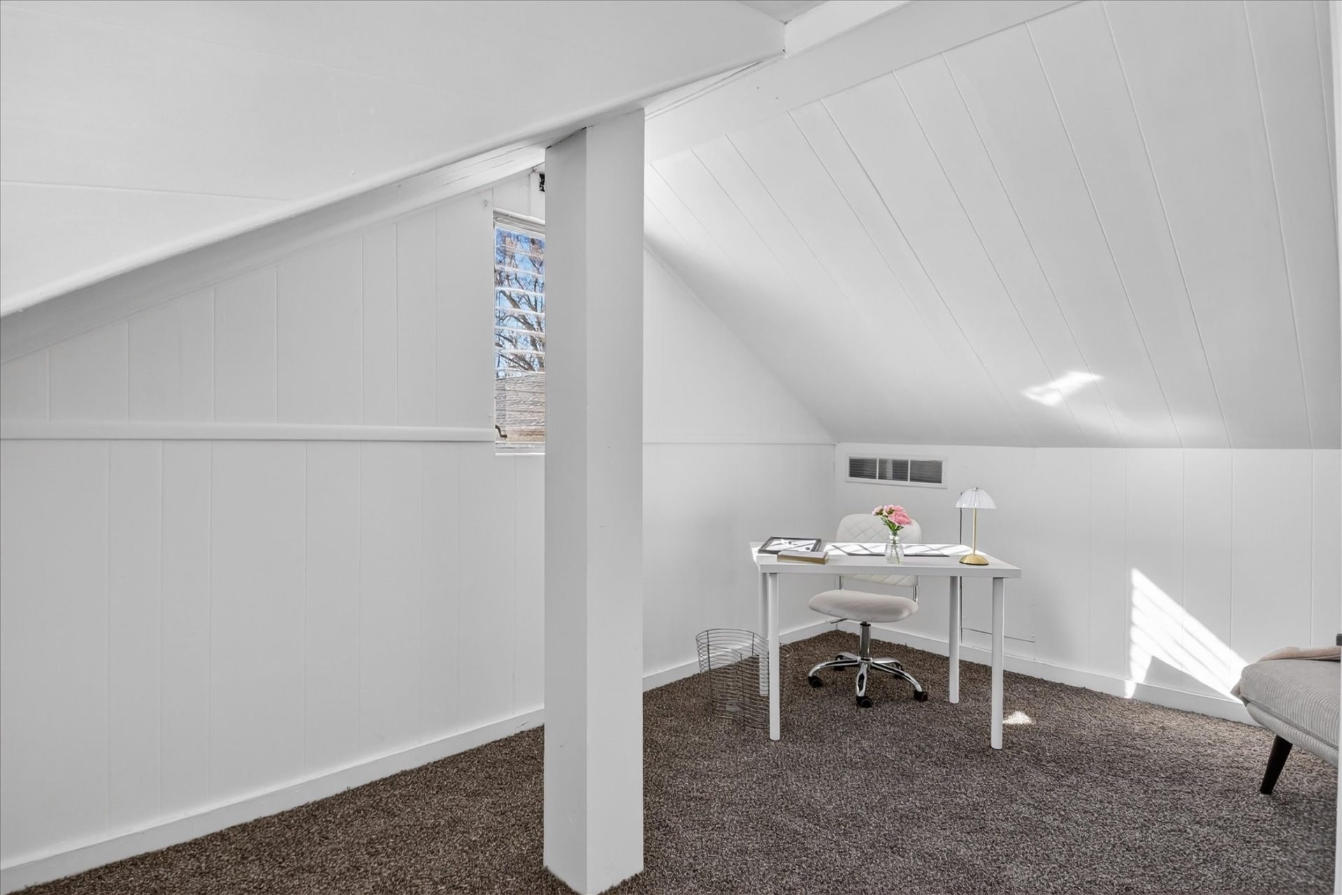 Upper-Level-47816-Jefferson-Ave-Chesterfield Township, MI 48047-Leslie E Martin Realtor®