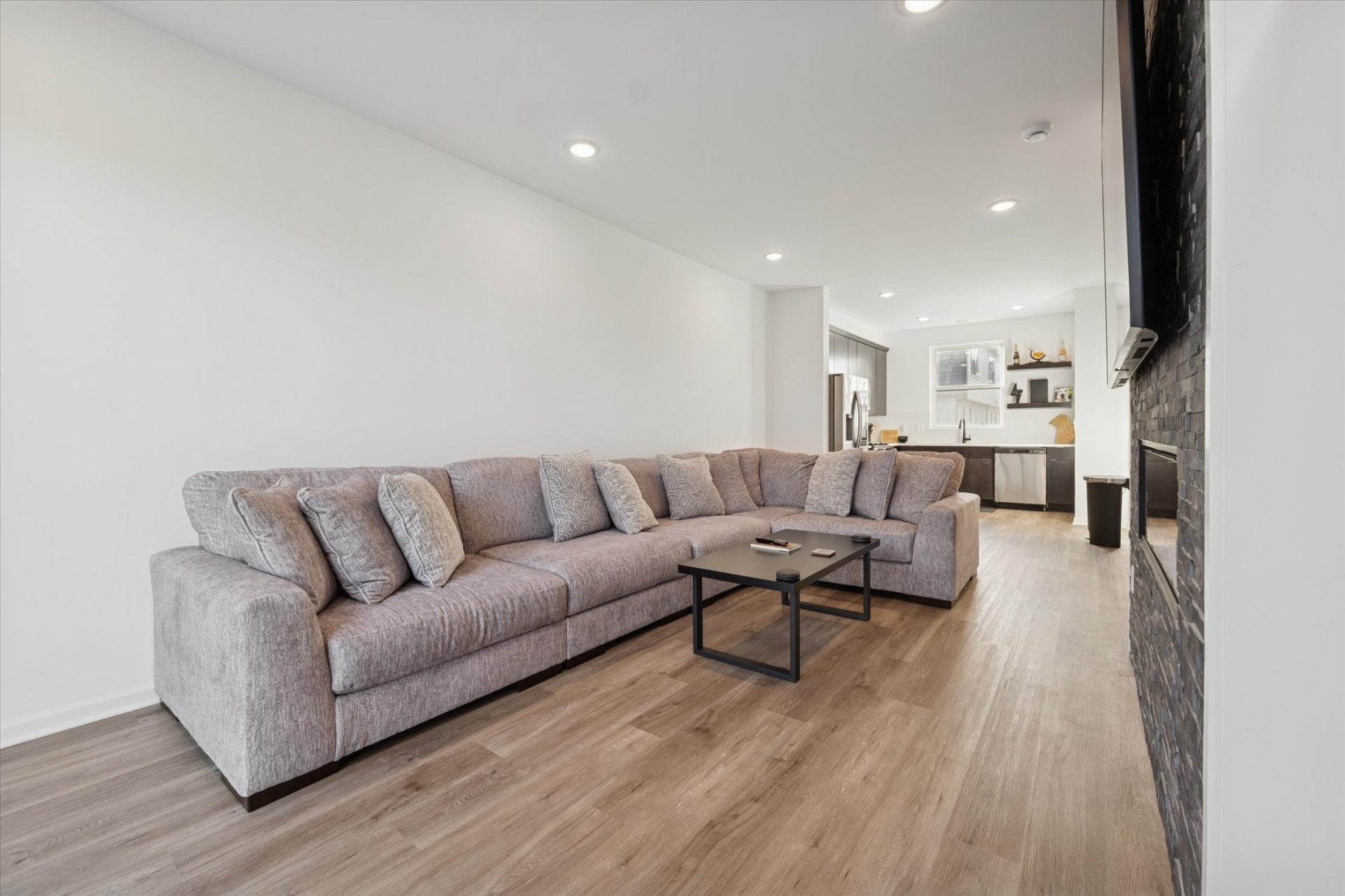 14-3622-Trumbull-Leslie E Martin Realtor®-12