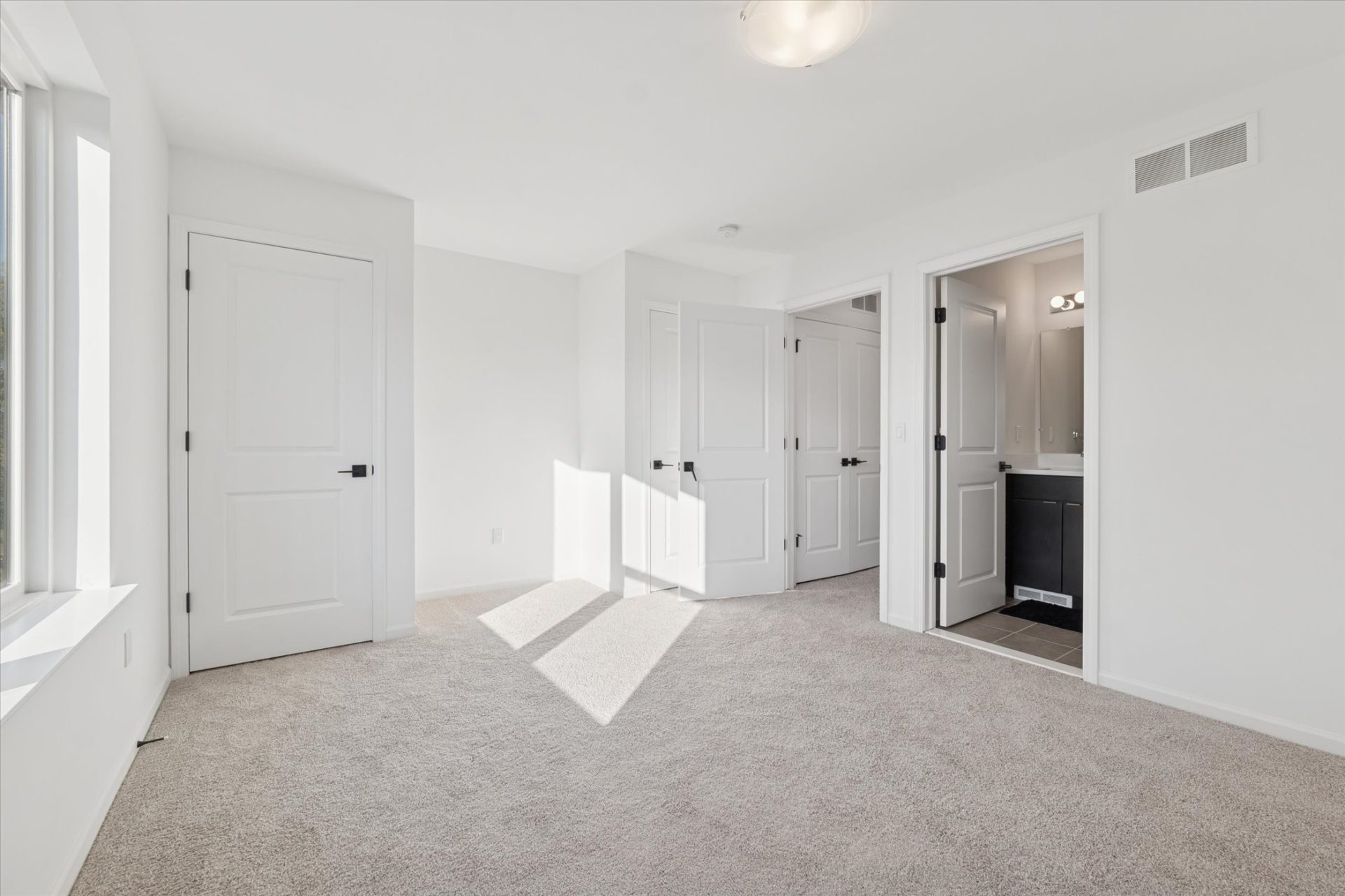 31-3622-Trumbull-Leslie E Martin Realtor®-28