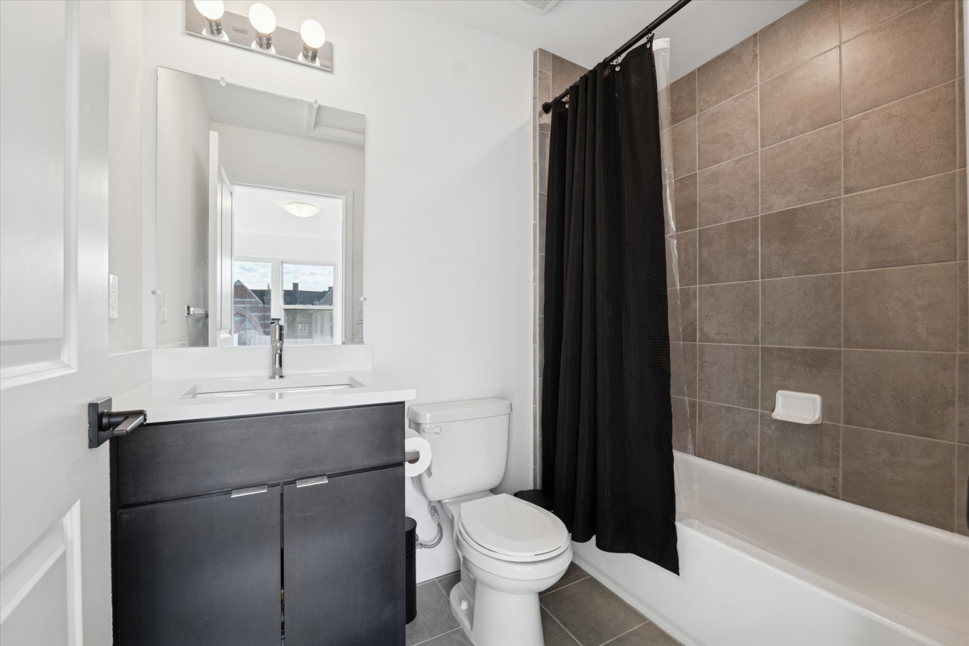 32-3622-Trumbull-Leslie E Martin Realtor®-29