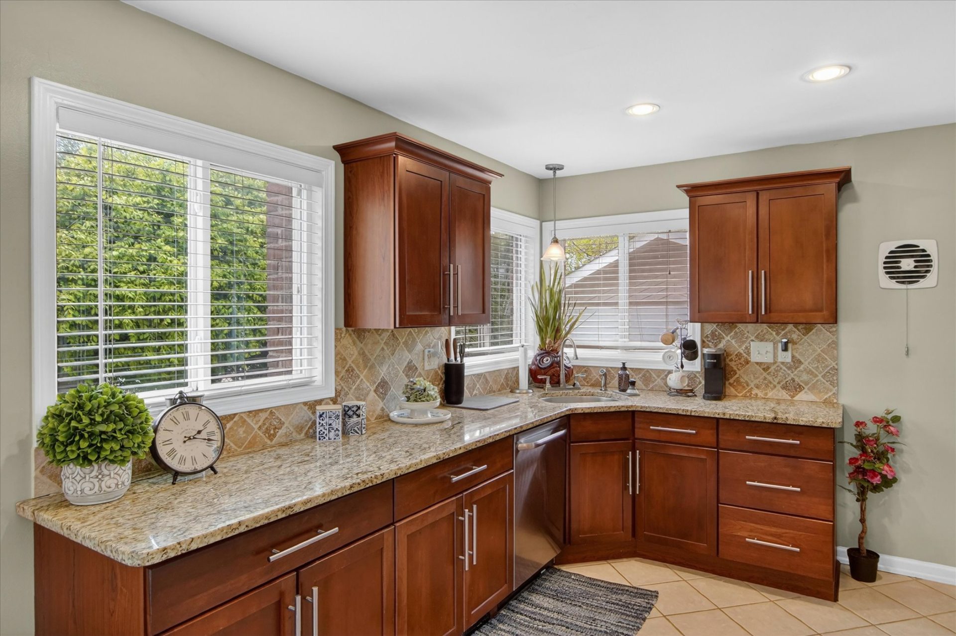 12-31775-Marblehead-Rd-Farmington-Leslie E Martin Realtor®