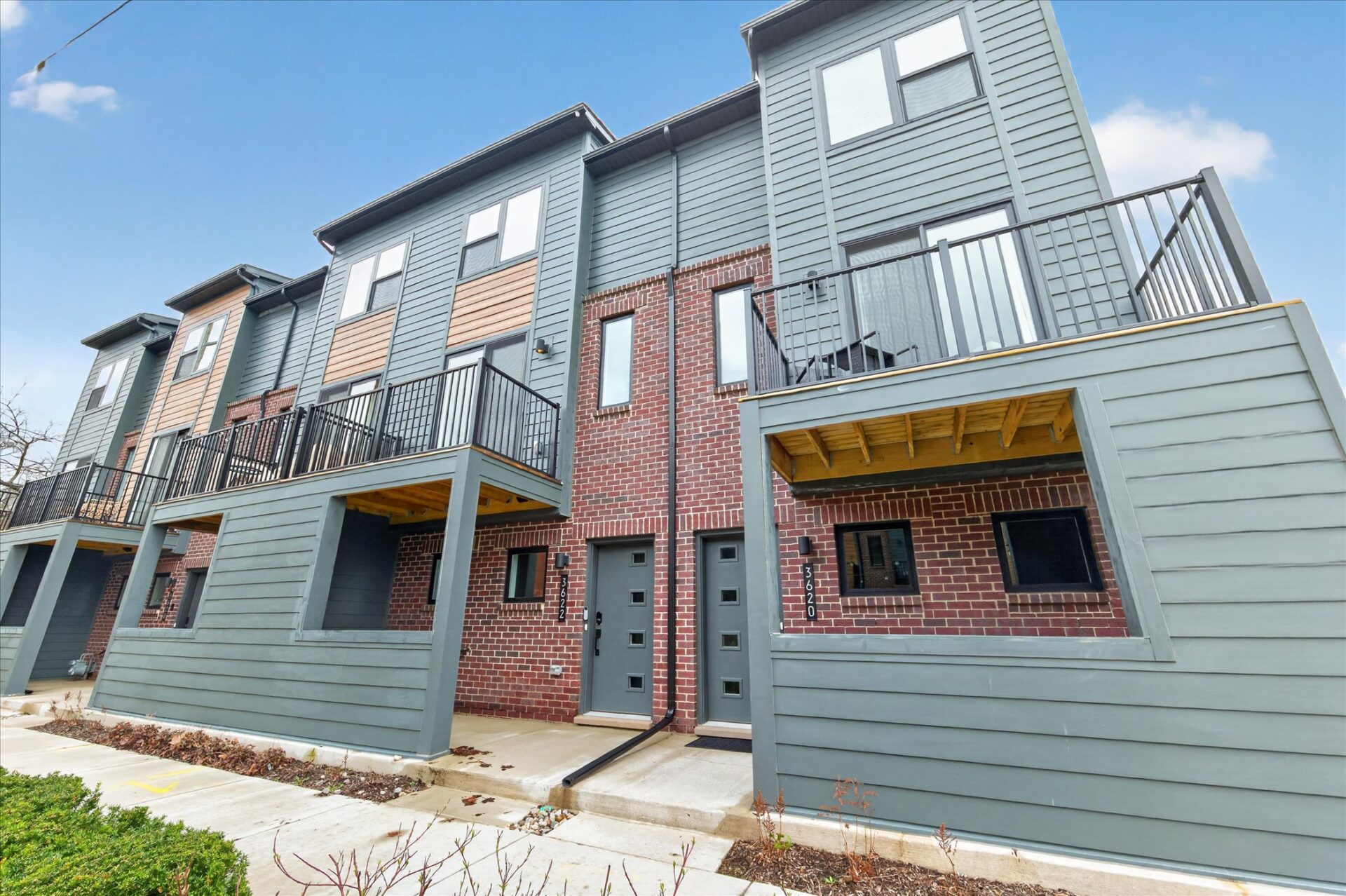 Exterior-b-3622-Trumbull-Detroit-Leslie E Martin Realtor®