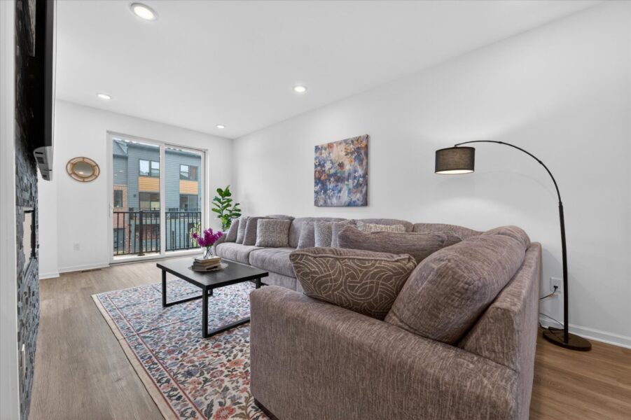 Living-Room-d-3622-Trumbull-Detroit-Leslie E Martin Realtor®