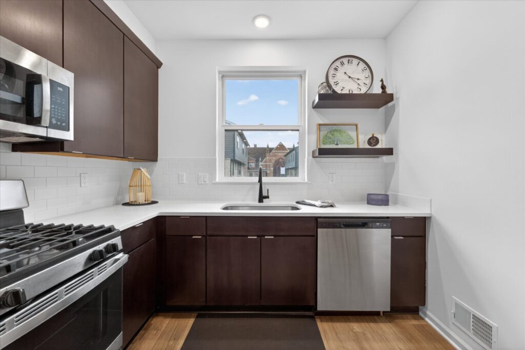 Kitchen-c-3622-Trumbull-Detroit-Leslie E Martin Realtor®