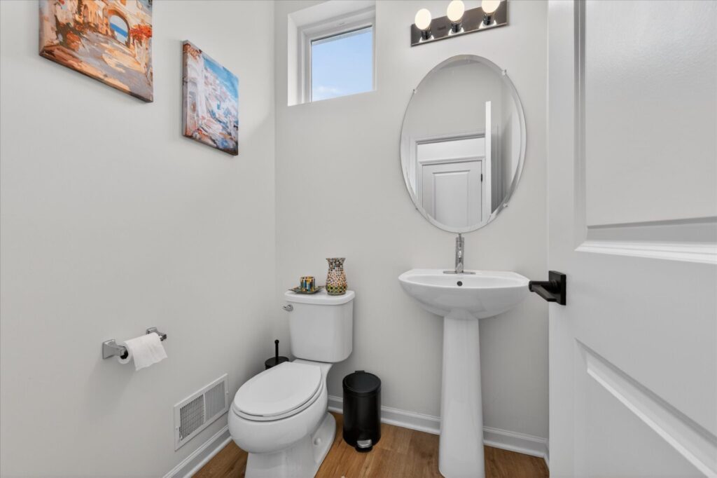 Half bath-3622-Trumbull-Detroit-Leslie E Martin Realtor®