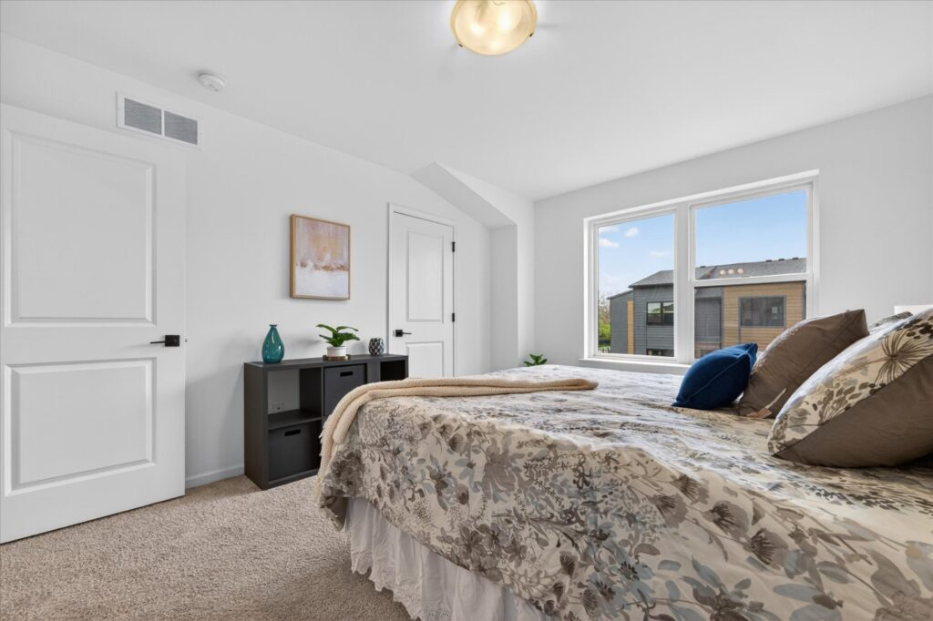 Bedroom 2b-3622-Trumbull-Detroit-Leslie E Martin Realtor®