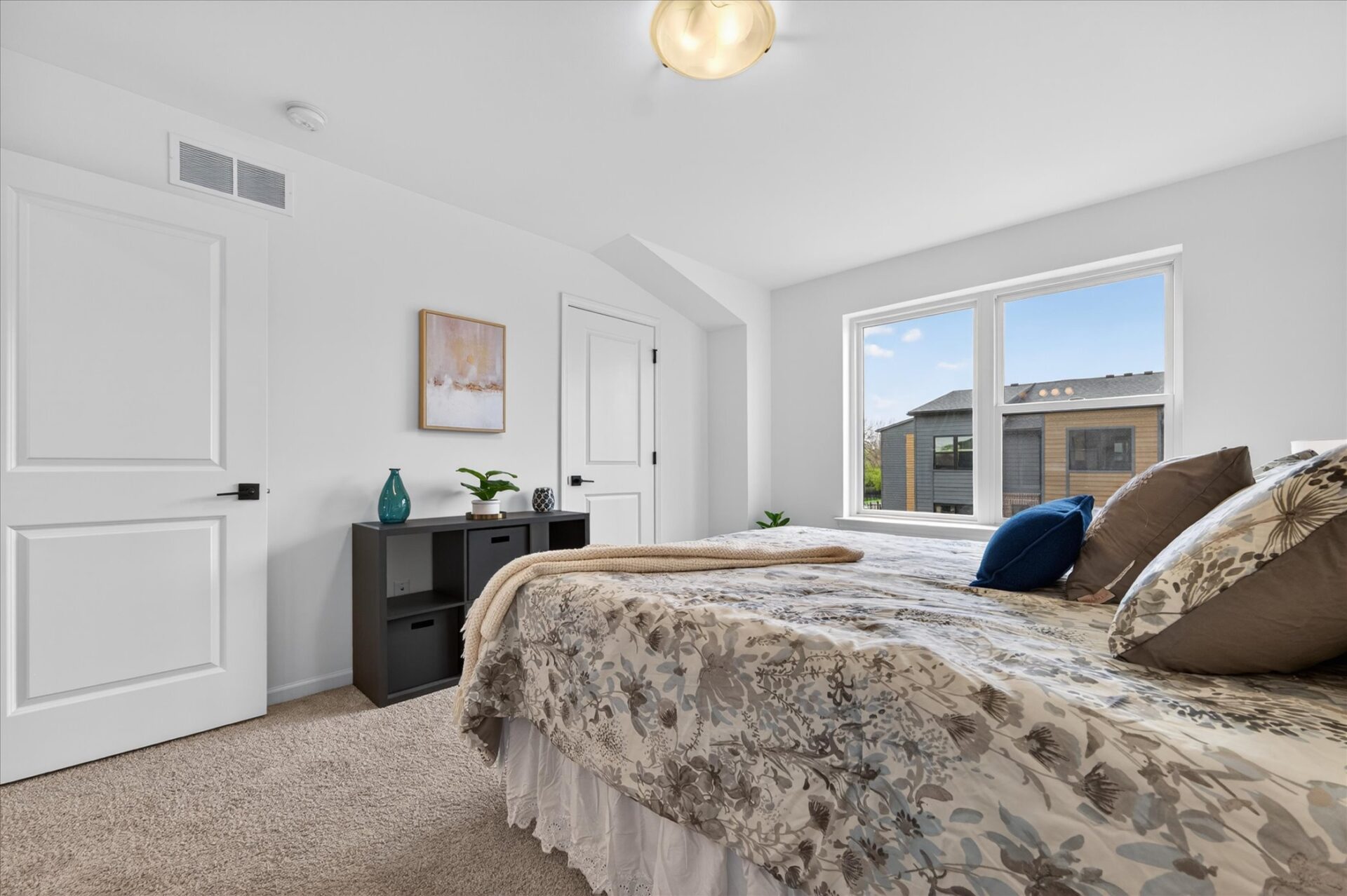 Bedroom 2b-3622-Trumbull-Detroit-Leslie E Martin Realtor®