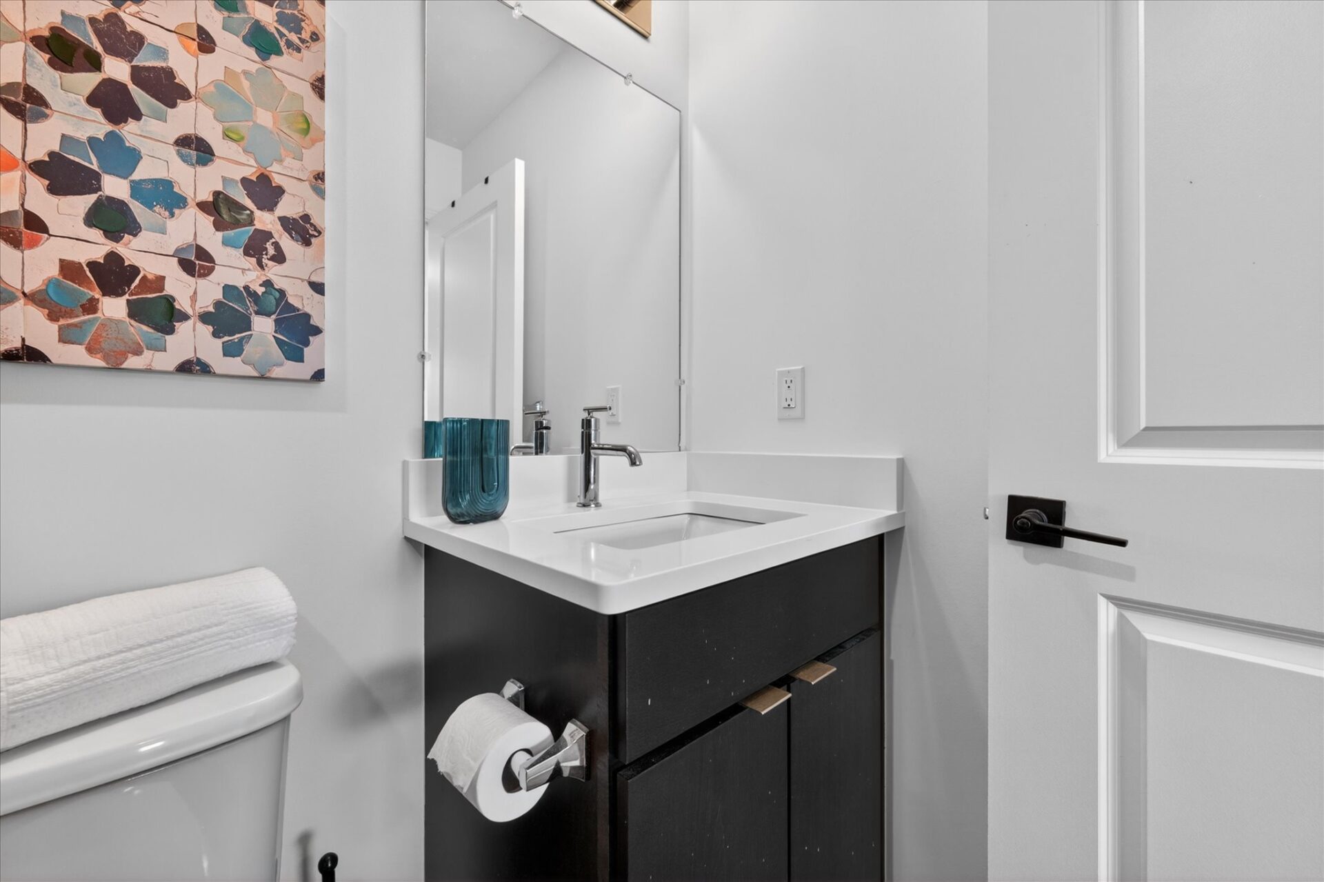 Bathroom 2a-3622-Trumbull-Detroit-Leslie E Martin Realtor®
