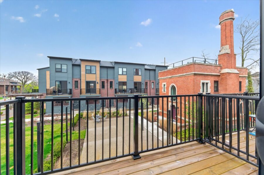 Balcony-3622-Trumbull-Detroit-Leslie E Martin Realtor®