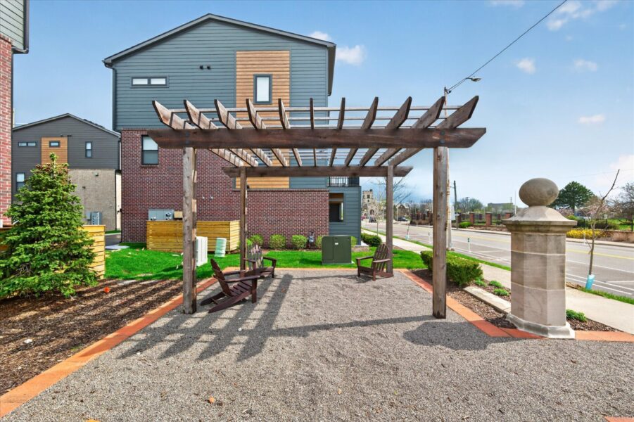 Patio-3622-Trumbull-Detroit-Leslie E Martin Realtor®